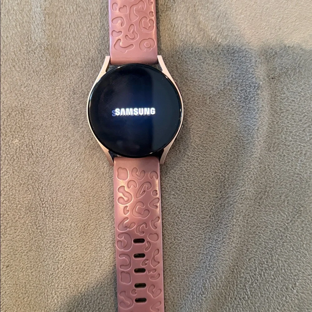 Samsung smr900 40mm sapphire crystal and accessories